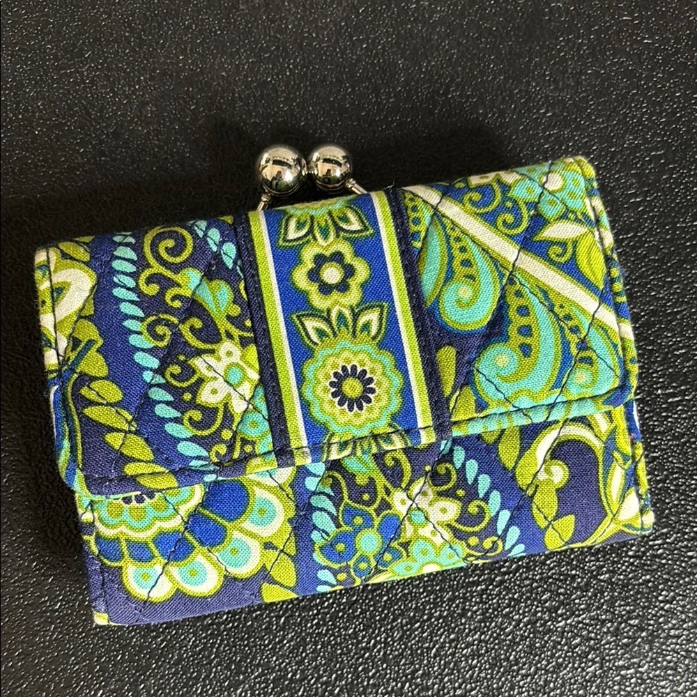 Vera Bradley Small Kisslock Wallet in Rhythm and Blues ID Money Credit Cards - Picture 1 of 7